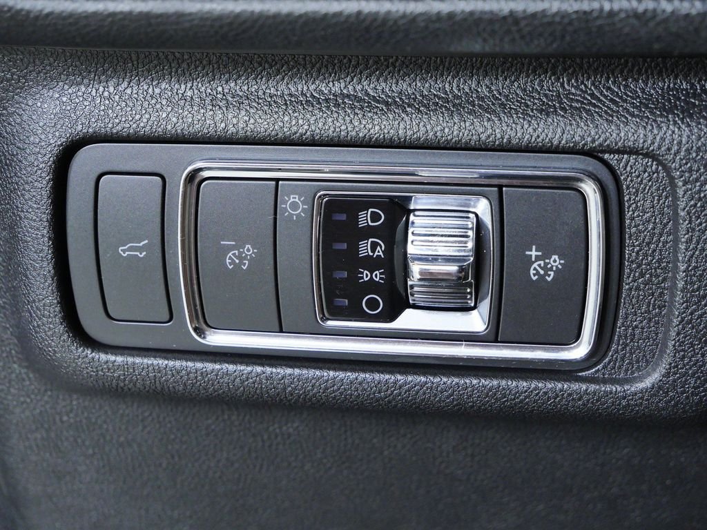 Used 2020 Silver Lincoln Standard image 36
