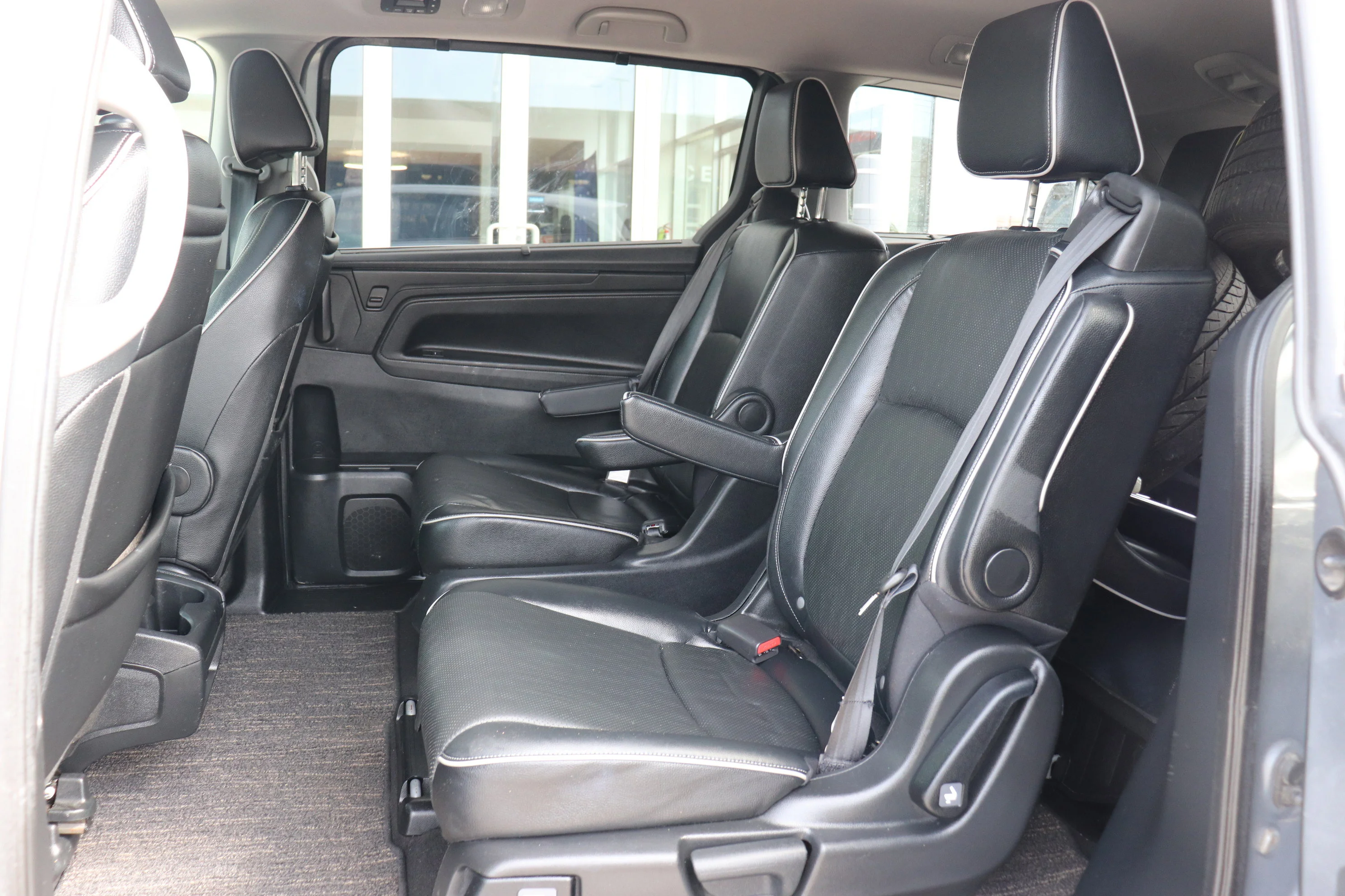 Used 2022 Lunar Silver Metallic Honda Touring image 7