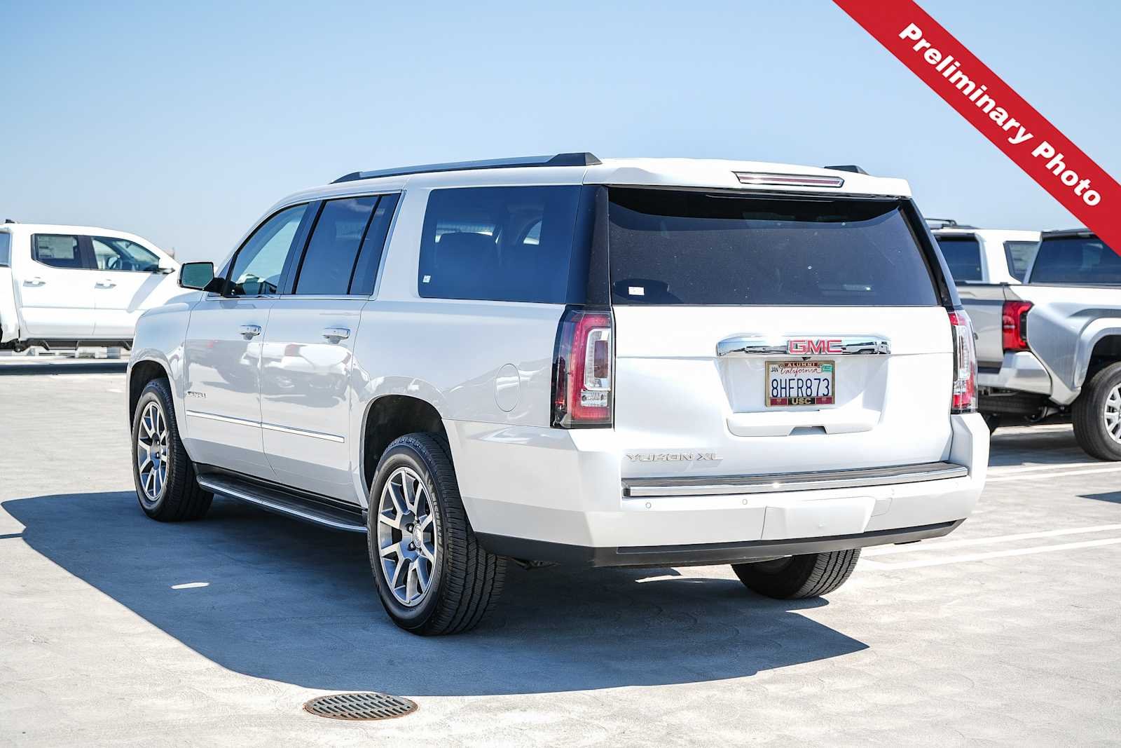 Used 2019 White Frost Tricoat GMC Denali image 8