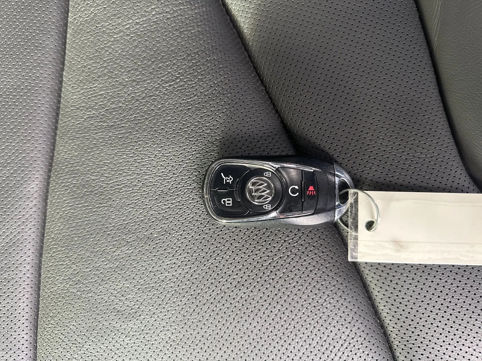 2018 Buick Envision Essence - Photo 23