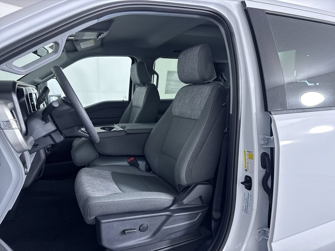 New 2026 Oxford White Ford XLT image 15