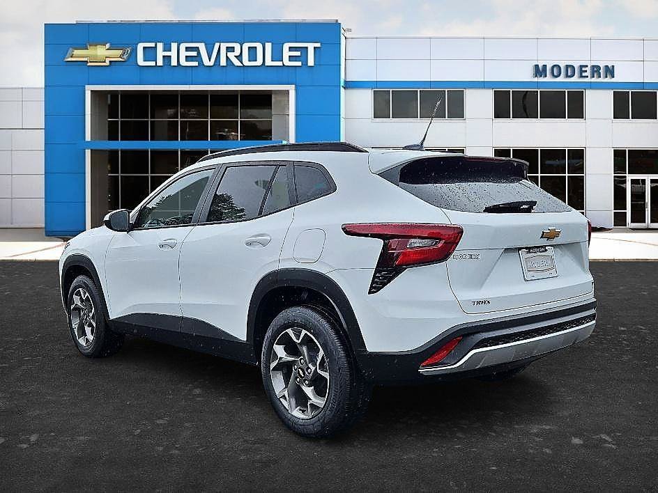 Used 2026 Summit White Chevrolet LT image 3