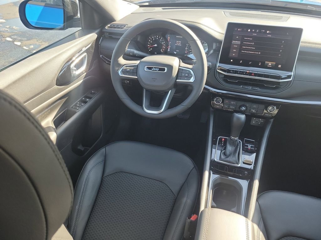 New 2026 Hydro Blue Pearlcoat Jeep Latitude image 13