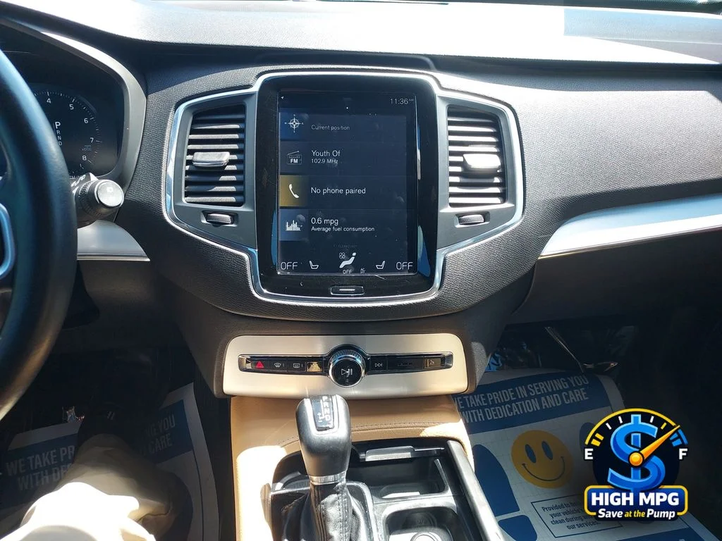 Used 2018 Black Volvo T6 Momentum image 16