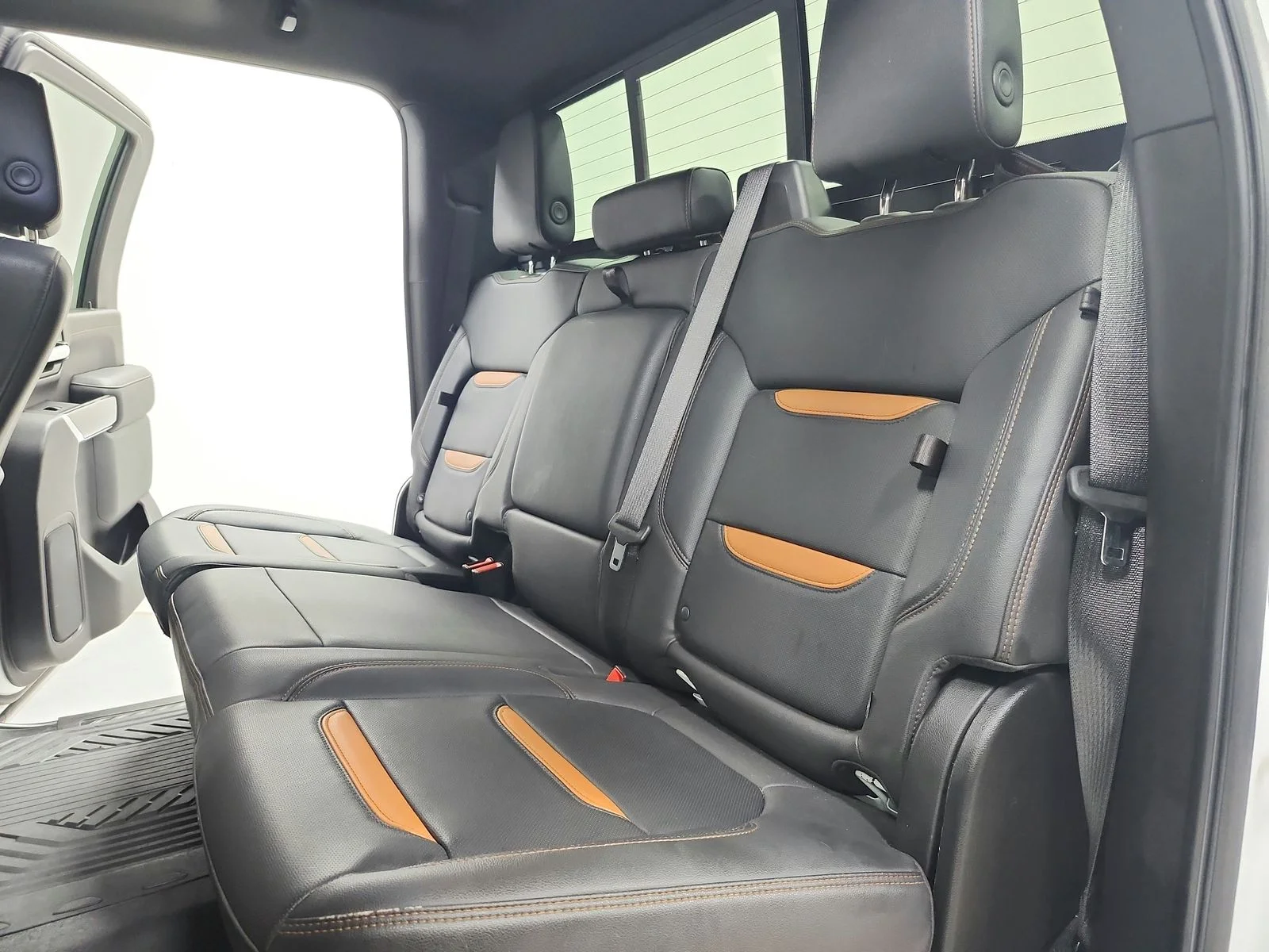 Used 2022 White GMC AT4 image 44