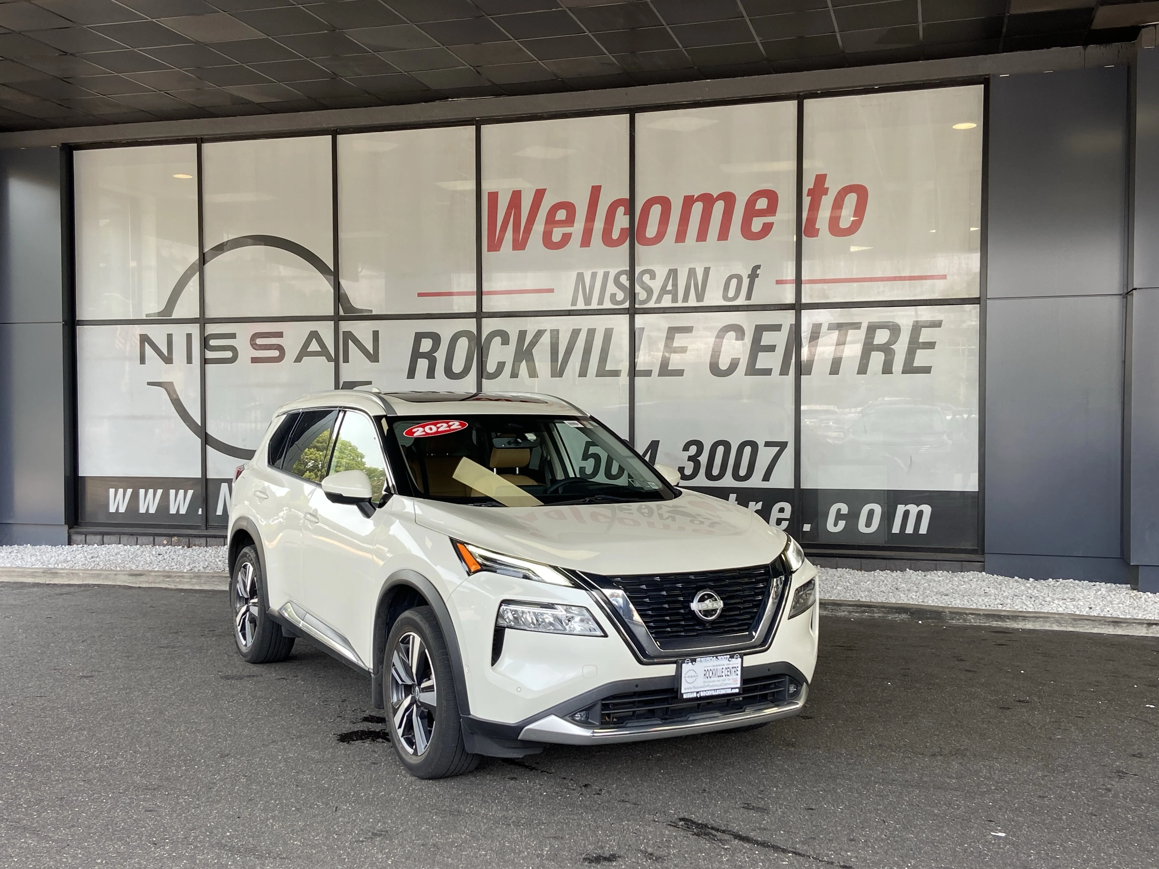 Used 2022 Pearl White Tricoat Nissan  image 2
