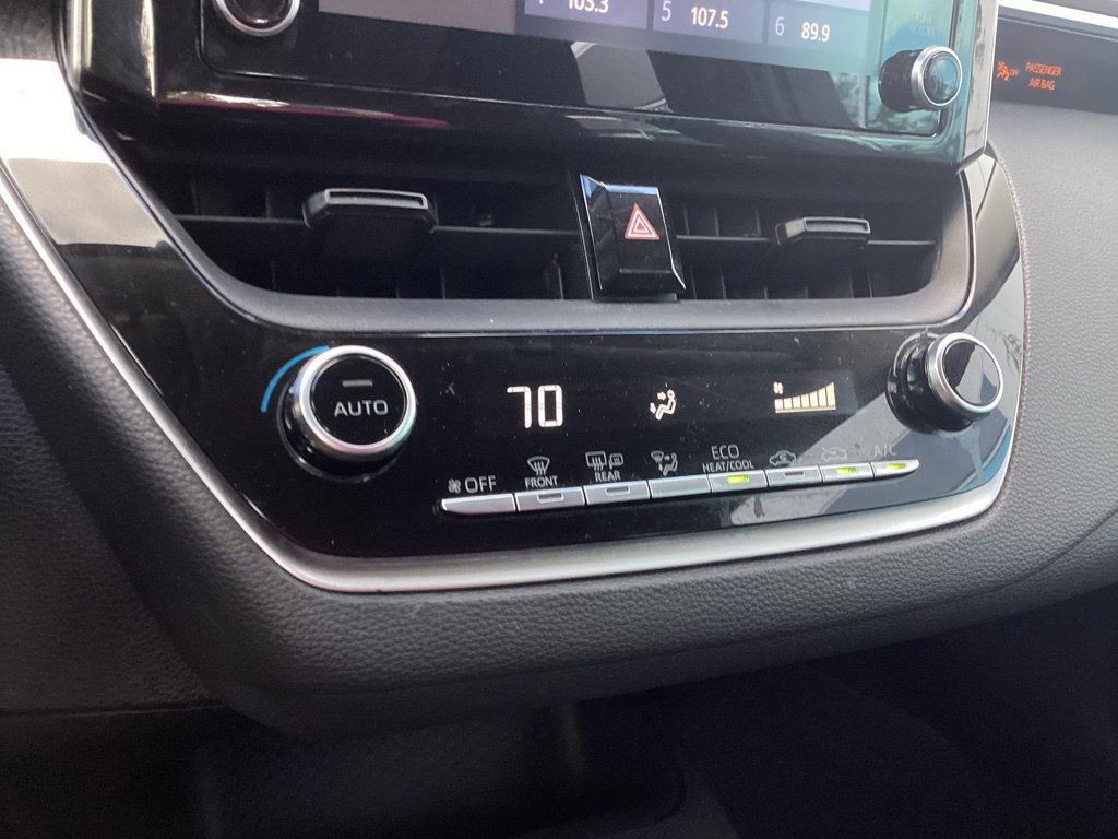 Used 2020 White Toyota LE image 14