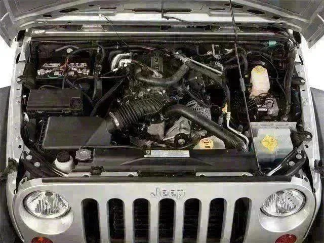 Used 2010 Silver Jeep Unlimited Sahara image 14