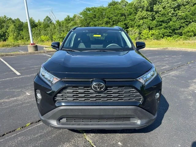 Used 2020 Midnight Black Metallic Toyota XLE image 8