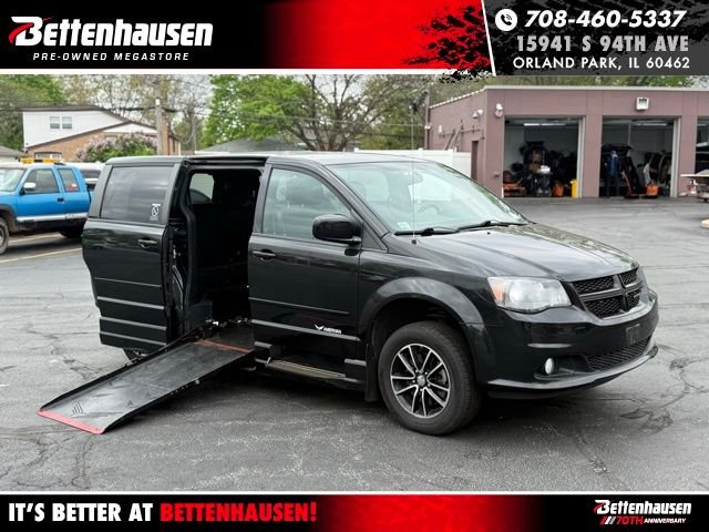 Used 2015 Black Dodge SXT image 1