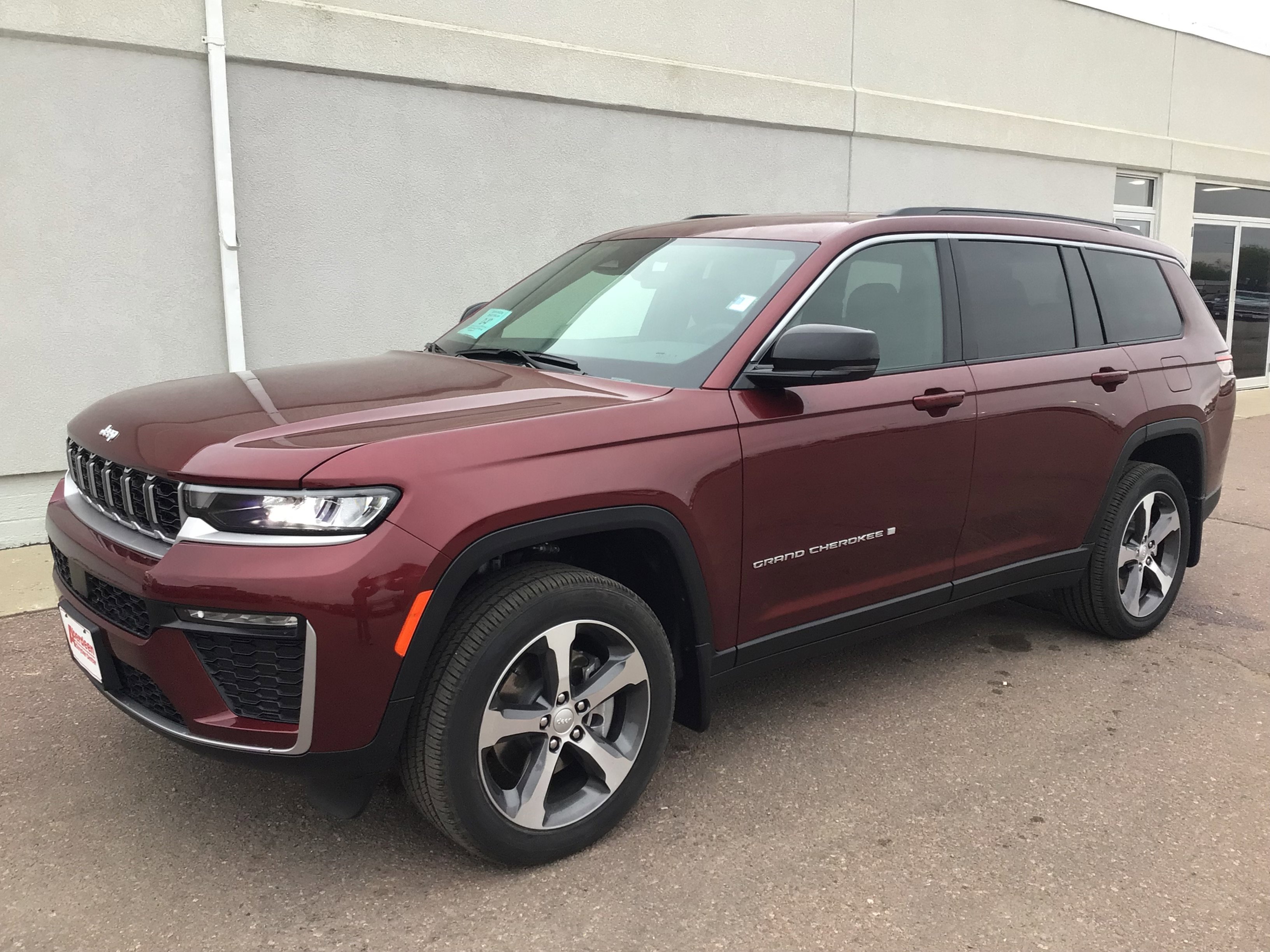 New 2026 Velvet Red Pearl-Coat Exterior Paint Jeep Limited image 2