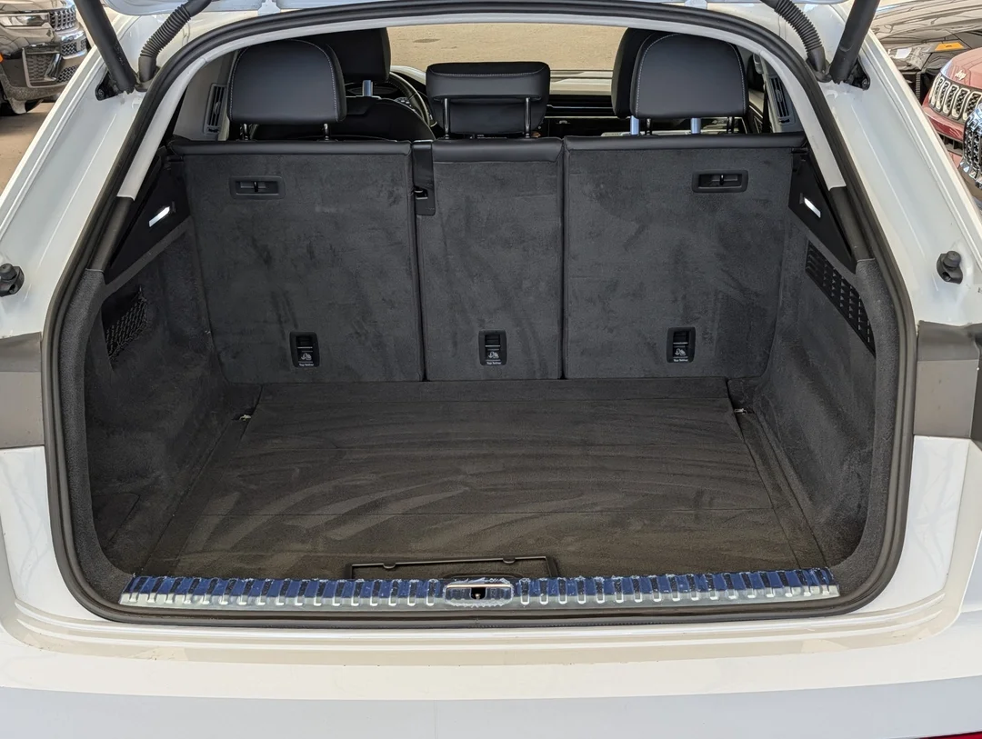 Used 2019  Audi Technik - S-Line - Leather - Sunroof - HUD - Healed/Ventilated Seats image 29
