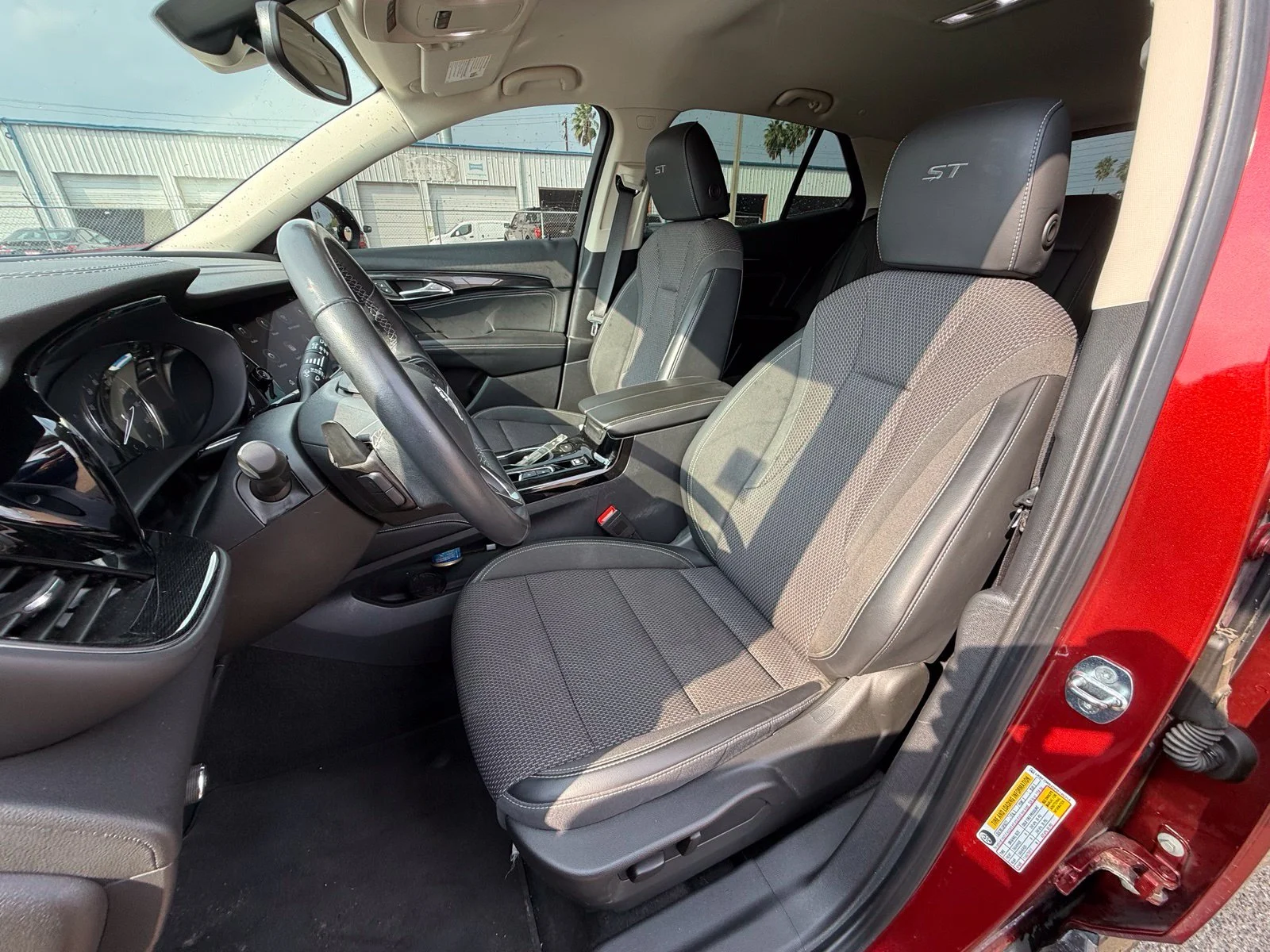 Used 2023  Buick Preferred image 11