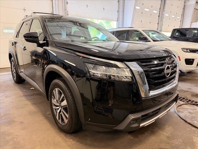 Used 2023 Super Black Nissan SL image 5