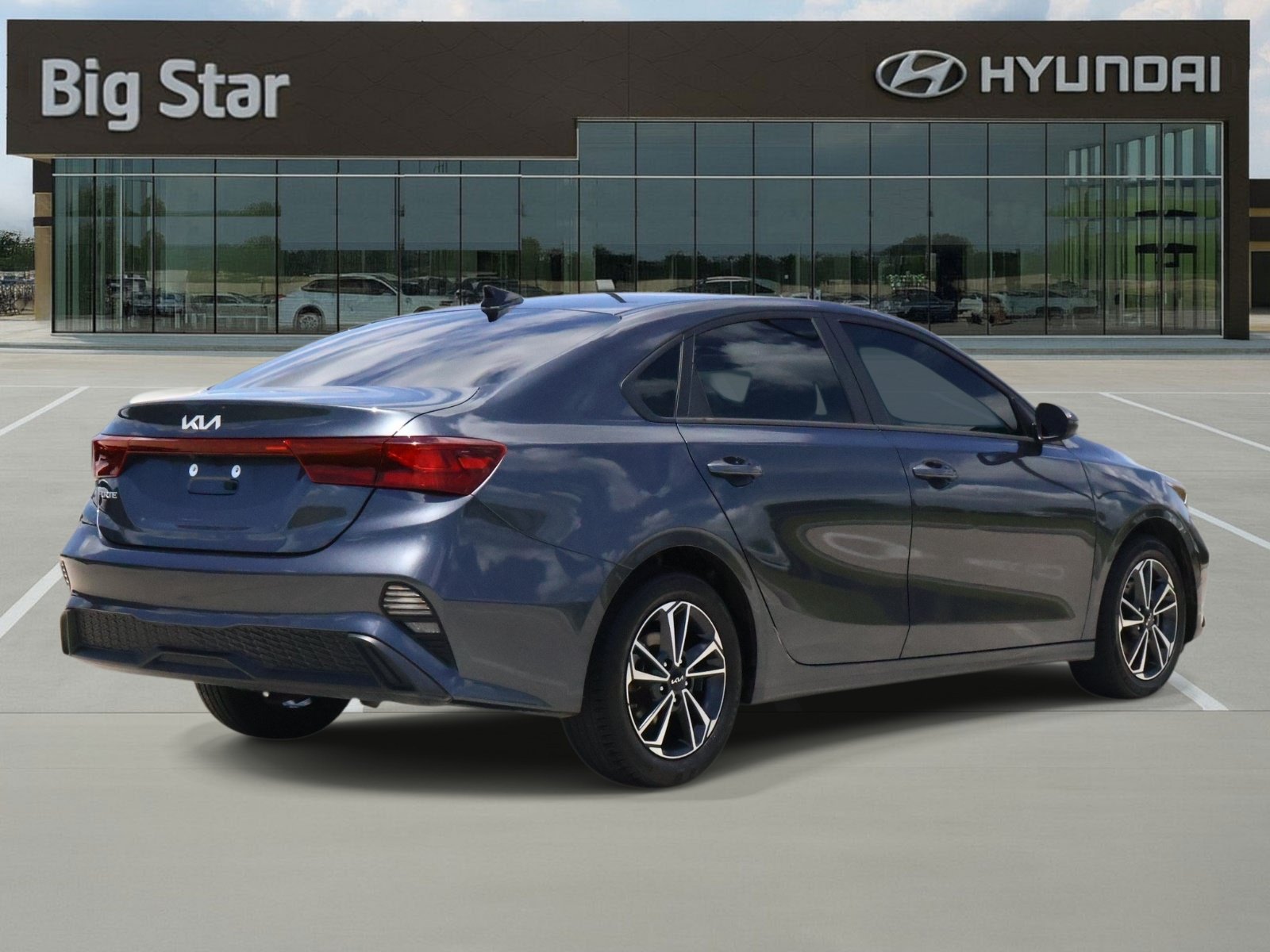 2024 Kia Forte LXS - Photo 4