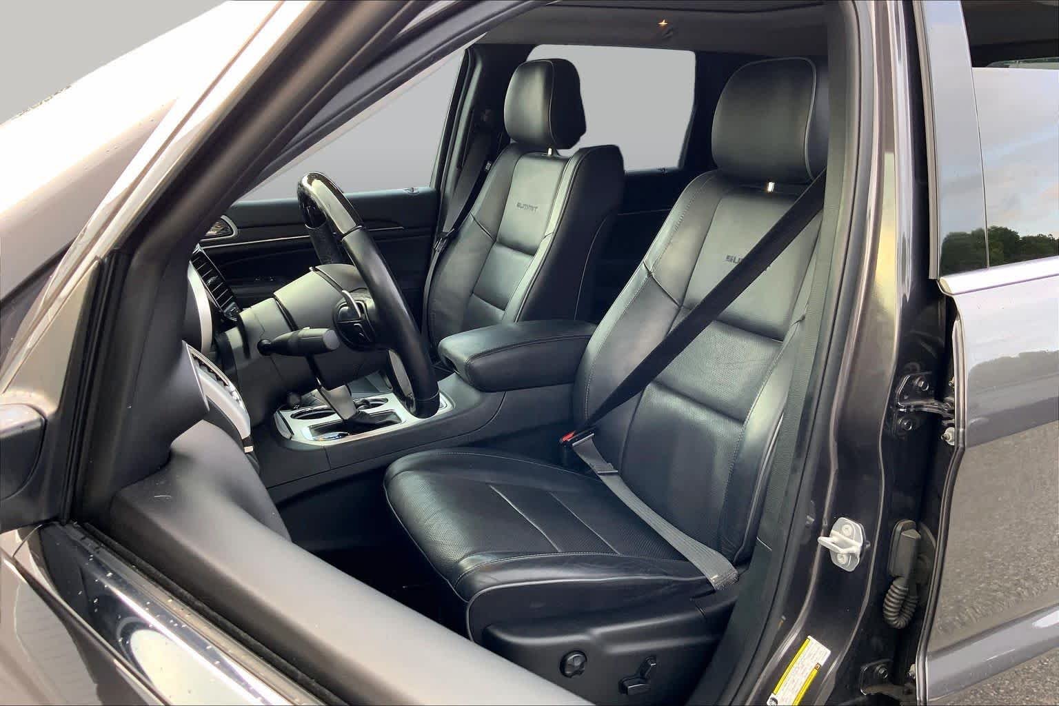 Used 2020 Granite Crystal Metallic Clearcoat Jeep Summit image 8