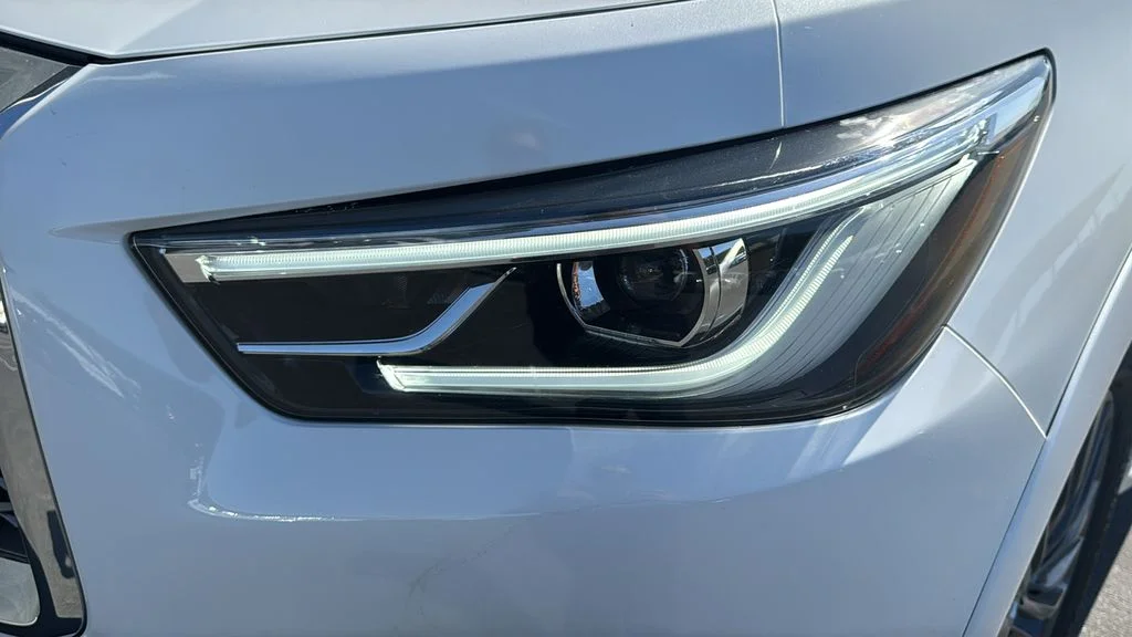 Used 2023 White INFINITI Sensory image 6