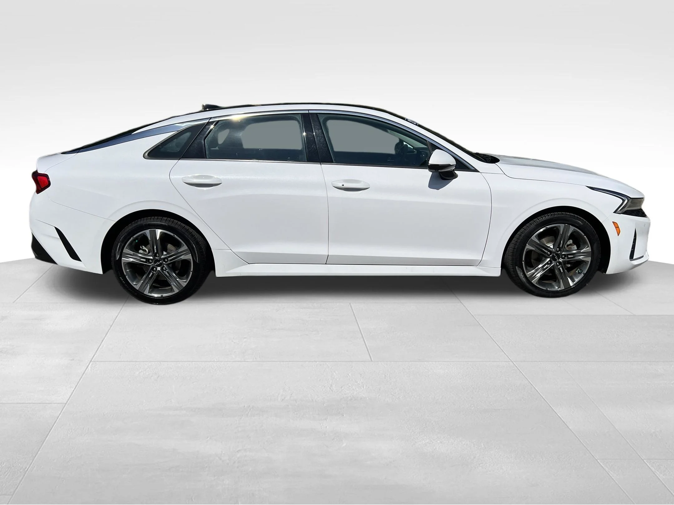 Used 2022 White Kia EX image 5