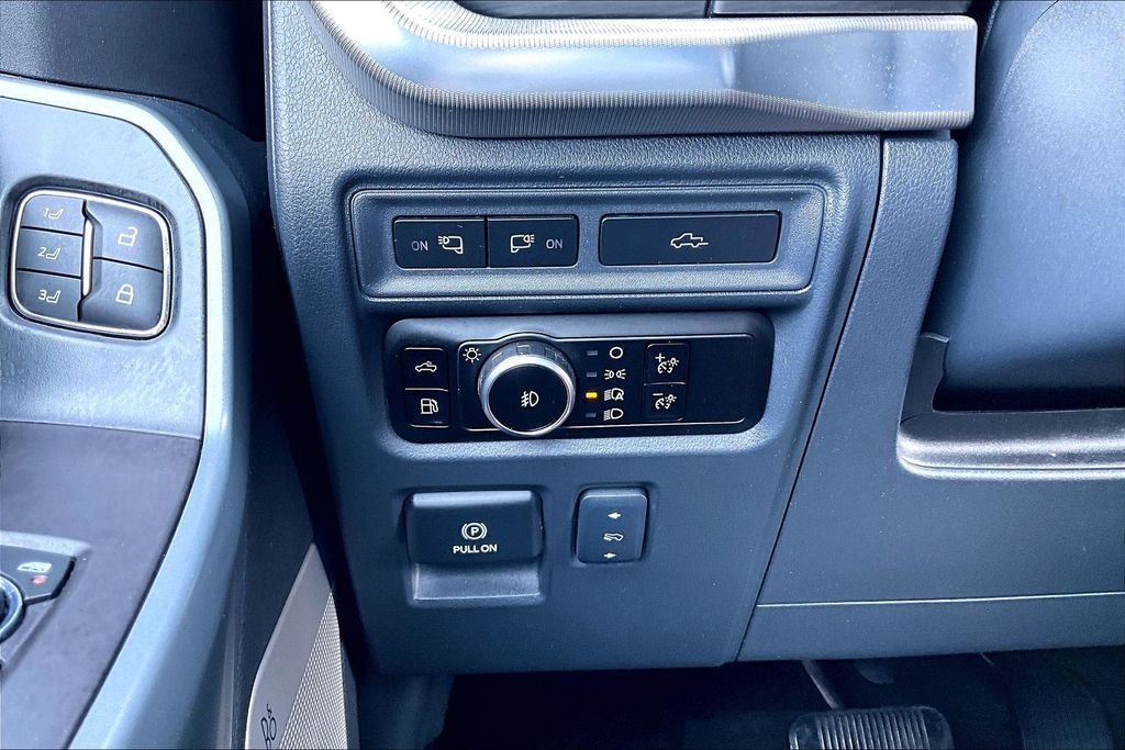 Used 2024 Black Metallic Ford Lariat image 38