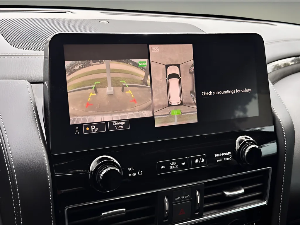 Used 2022 Gray INFINITI LUXE image 8