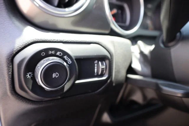 Used 2023 White Jeep Sahara image 19