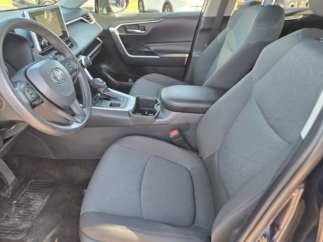 Used 2025  Toyota XLE image 17