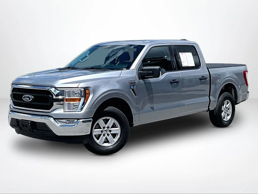 Used 2021 Silver Ford XLT image 2