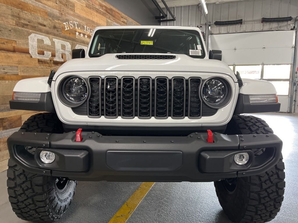 New 2026 Bright White Clear-Coat Exterior Paint Jeep Rubicon X image 7