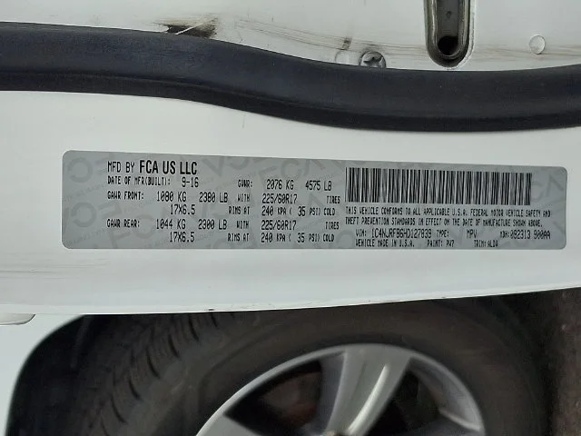 Used 2017 White Jeep Latitude image 29