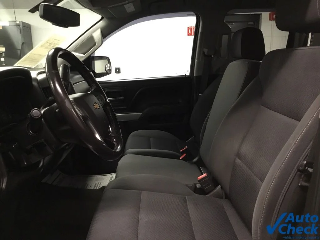 Used 2018 Silver Chevrolet LT image 29