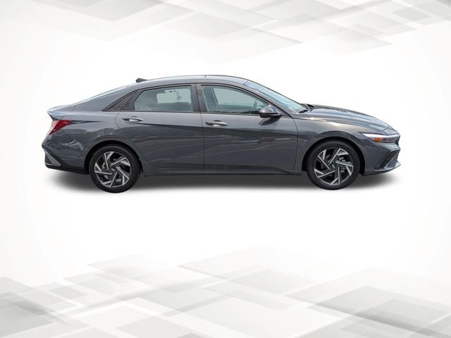 Used 2025 Gray Hyundai SEL Sport image 3