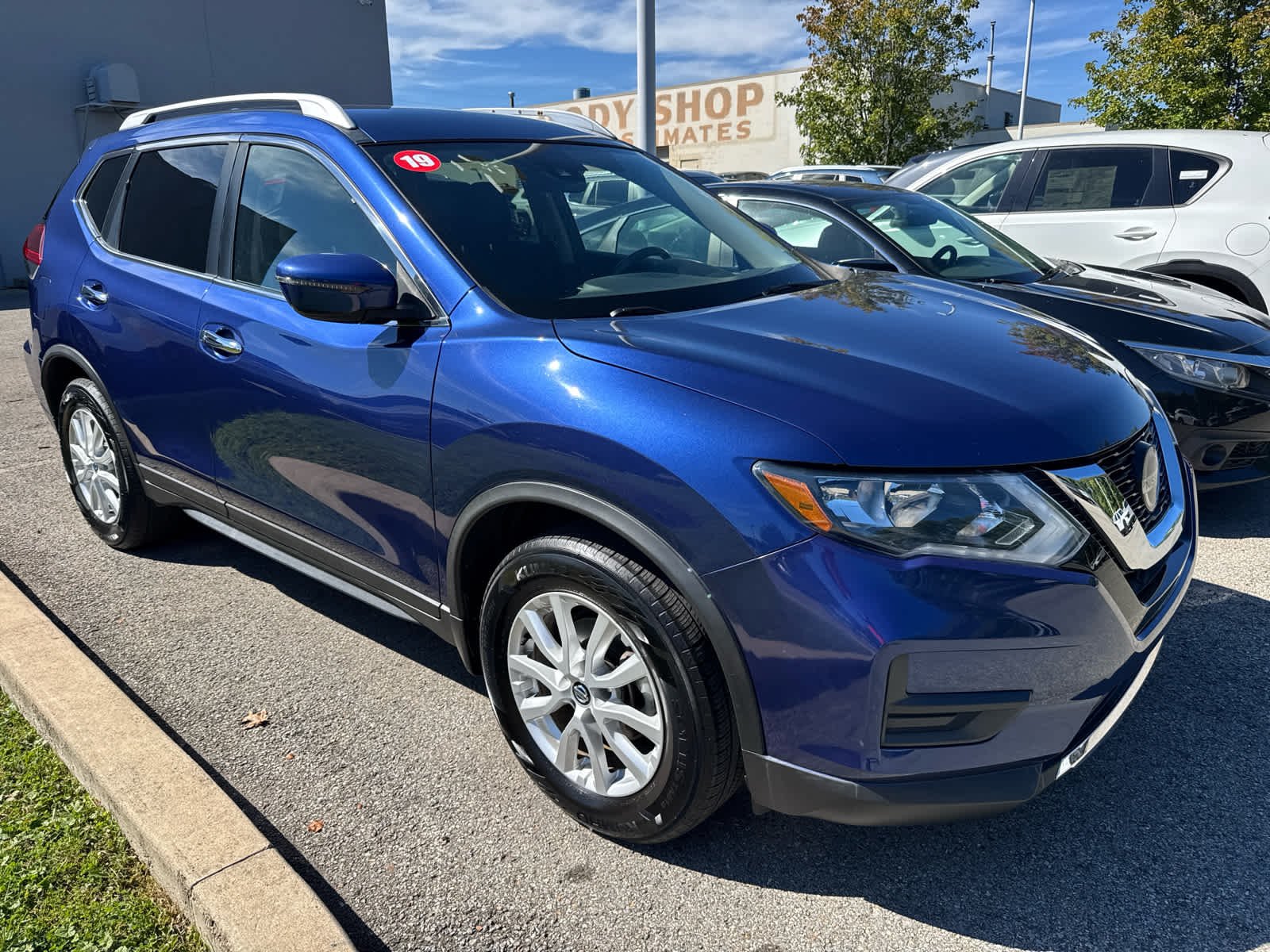 Used 2019 CASPIAN BLUE ME Nissan SV image 2