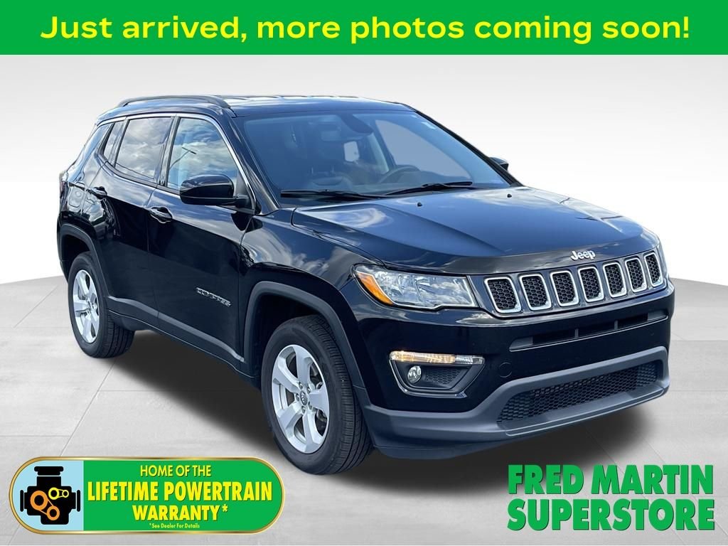 Used 2021 Diamond Black Crystal Pearlcoat Jeep Latitude image 1