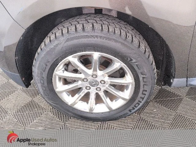 Used 2011  Lincoln Base image 48