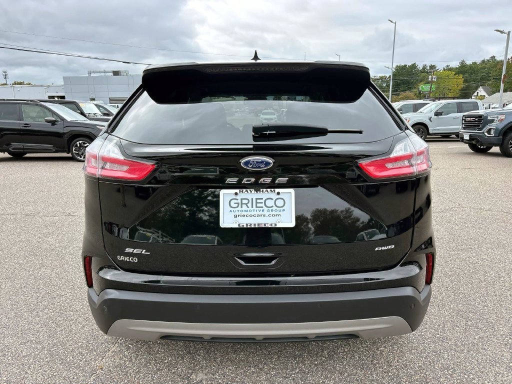 Used 2024 Black Ford SEL image 4