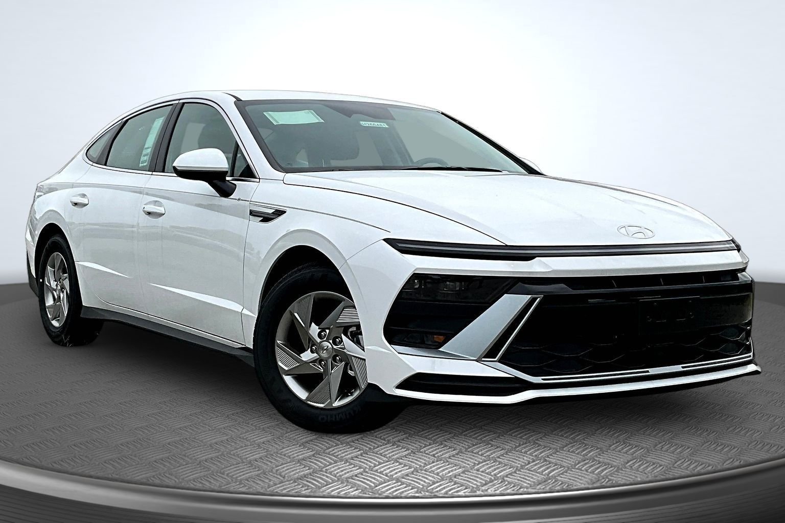 New 2026 White Hyundai SE image 3
