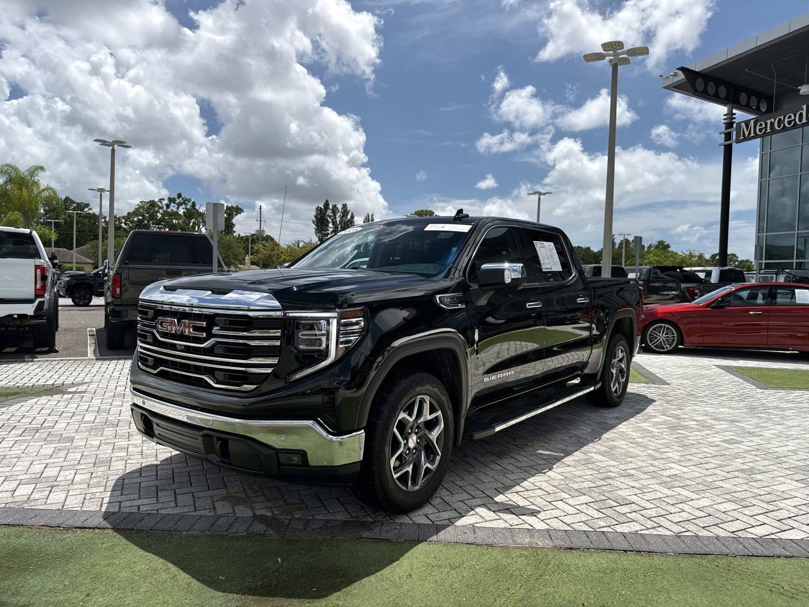 Used 2025 Onyx Black GMC SLT image 2