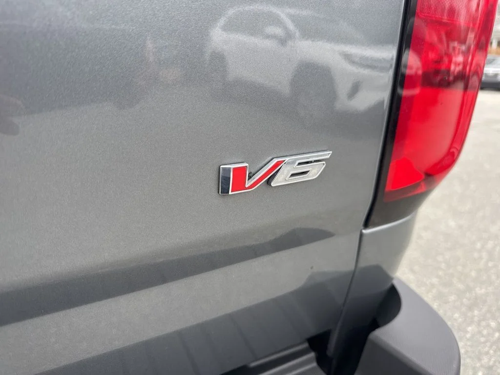 Used 2021 Gray Chevrolet LT image 27