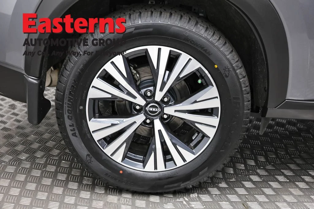 Used 2023 Gray Nissan SV image 30