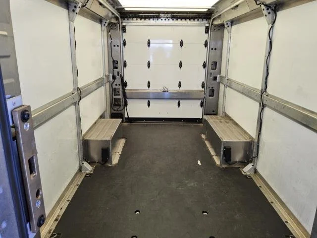 Used 2023 Oyster White BrightDrop EJY image 3