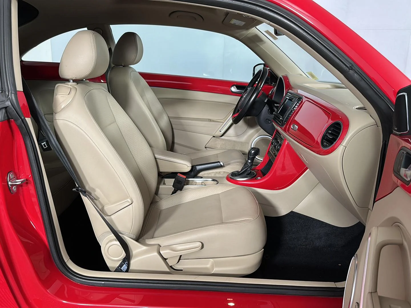 Used 2019 Tornado Red Volkswagen SE image 2