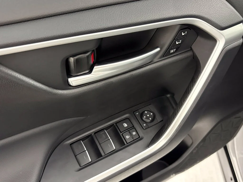 Used 2025 Silver Toyota XLE Premium image 26