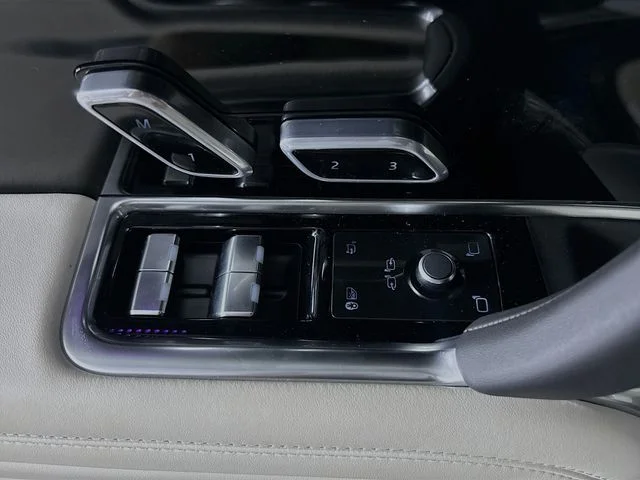 New 2026 Petrolix Blue Land Rover SE image 19