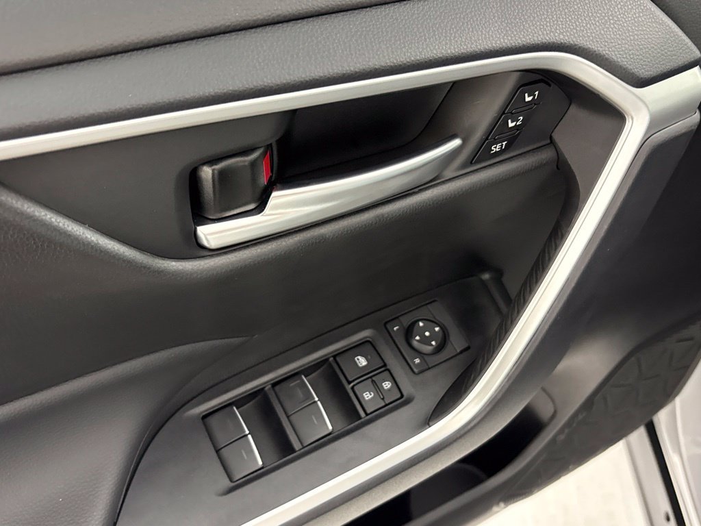 Used 2025 Silver Toyota XLE Premium image 26