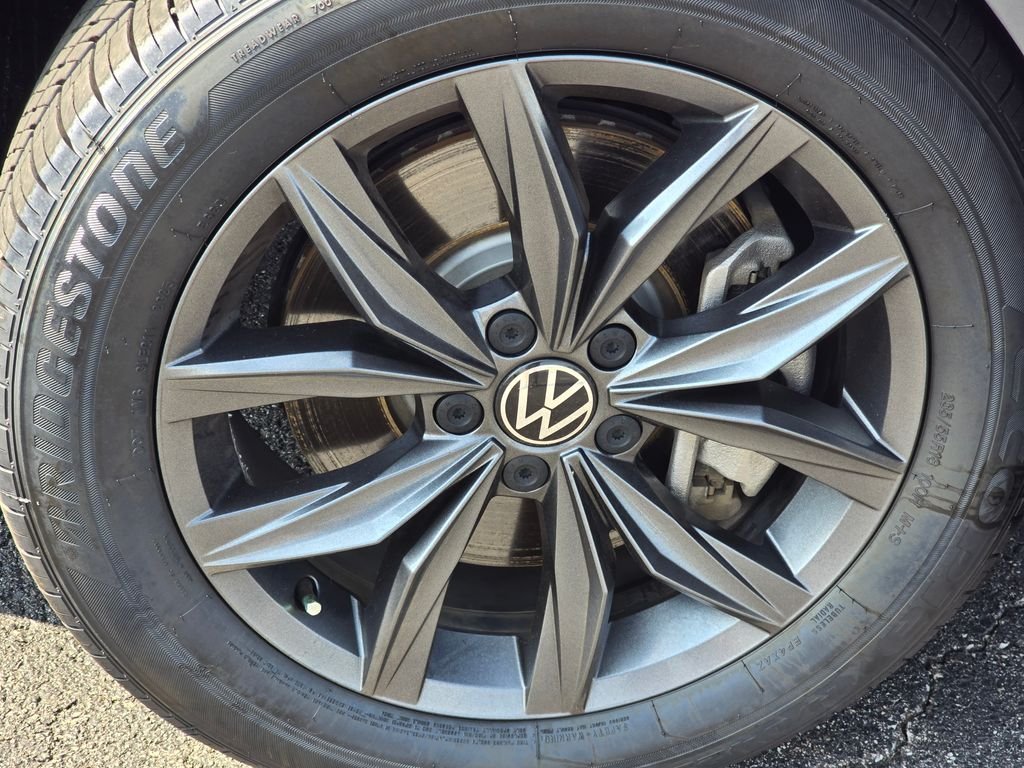 Used 2023 Red Volkswagen 2.0T SE image 8