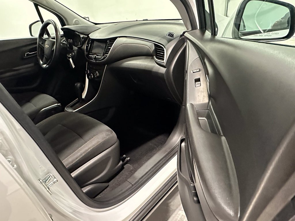 Used 2020 White Chevrolet LS image 22