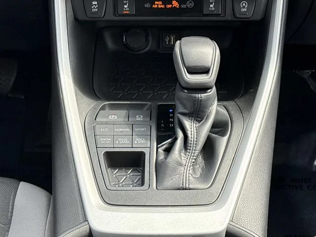 Used 2023  Toyota XLE image 21