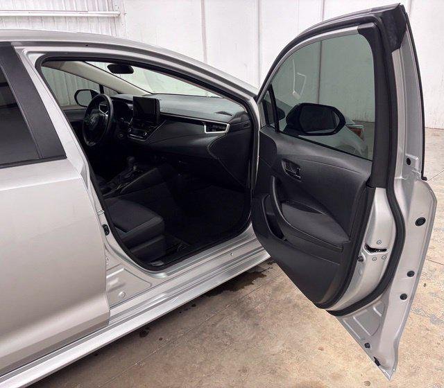 Used 2025 CLASSIC SILVER METALLIC Toyota  image 17