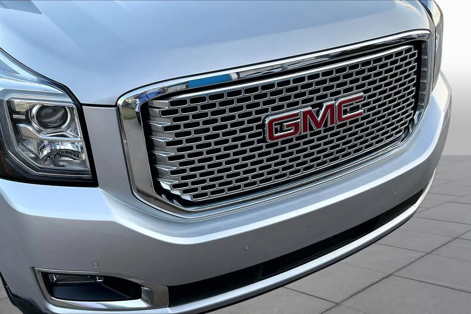 Used 2015 QUICKSILVER METALLIC GMC Denali image 26