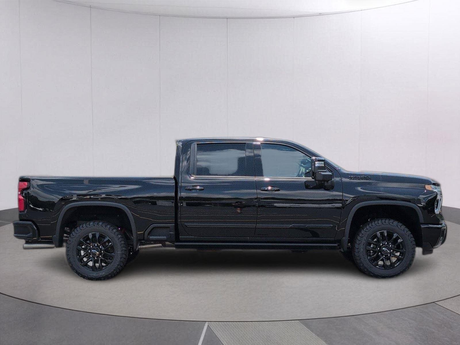 New 2026 Black Chevrolet High Country image 8